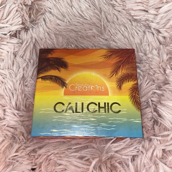 CaliChic Eyeshadow Palette - Picture 2 of 2